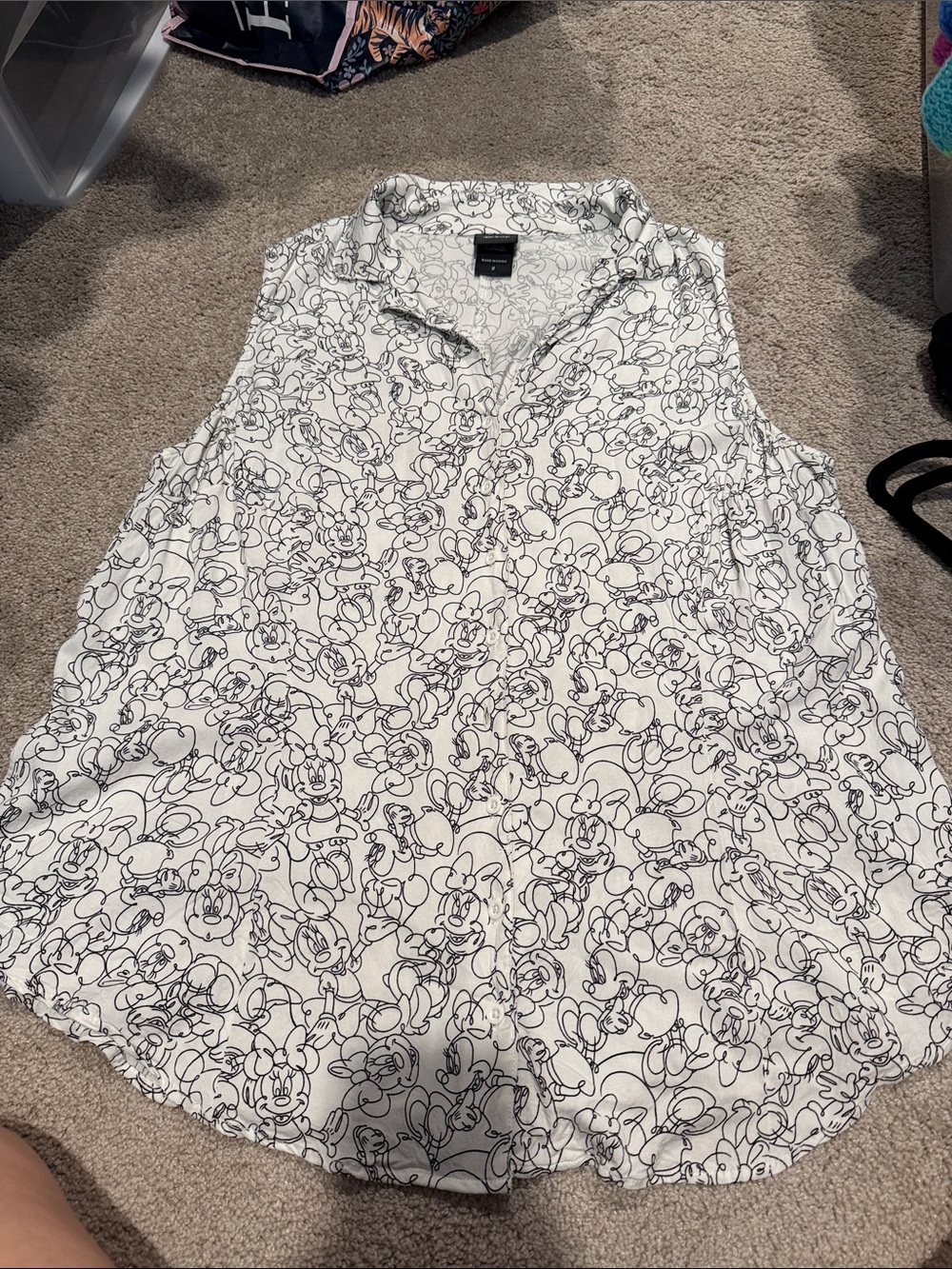 Disney White Sleeveless Minnie Button Up Blouse